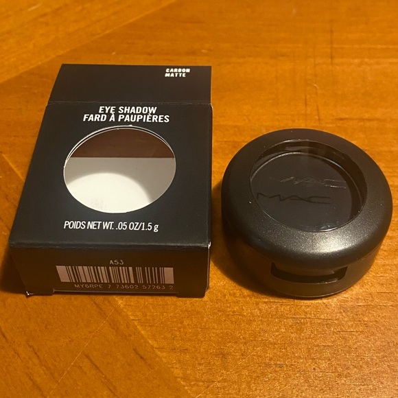 MAC Matte Eye Shadow Carbon - Picture 4 of 16